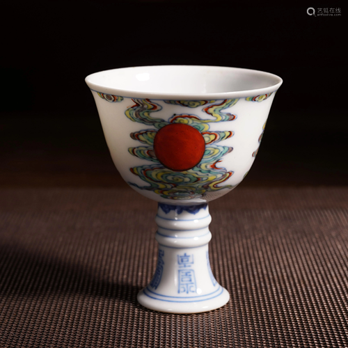 A FINE CHINESE WUCAI PORCELAIN STEM…