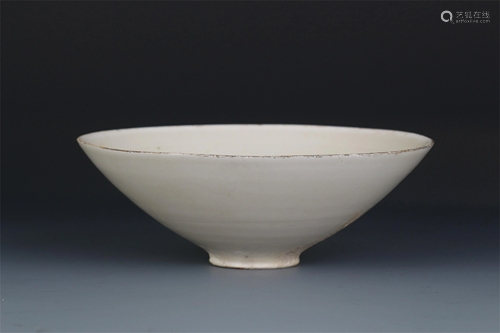 CHINESE WHITE GLAZED PORCLEIAN BOWL