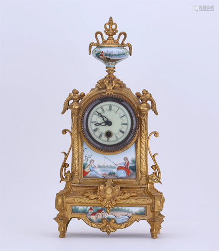 A FINELY CHINESE GILT WESTERN CLOCK