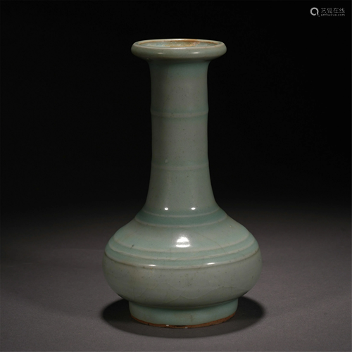 AN ANCIENT CHINESE PORCELAIN BOT…