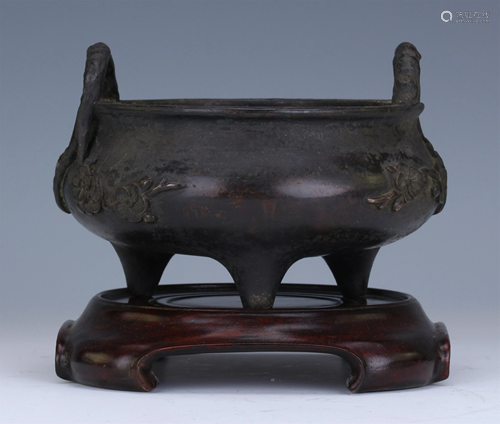 AN ANCIENT CHINESE BRONZE CARVE…