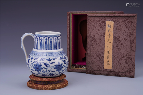 CHINESE BLUE AND WHITE PORCELAIN KETTL…