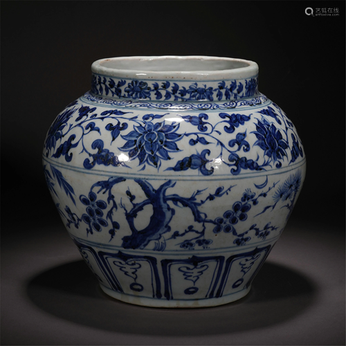 CHINESE BLUE AND WHITE PORCELAIN FLOW…