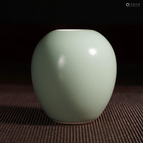 A SMALL CHINESE PORCELAIN CELADON GL…