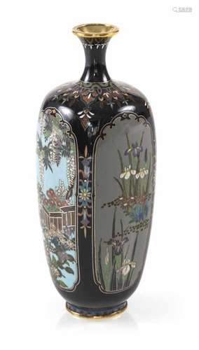 Vierpassige Cloisonné-Vase mit floralem Dekor in Reserven auf nachtblauem Grund