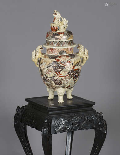 A Japanese Satsuma earthenware koro and cover, early 20th century, painted with samurai, applied