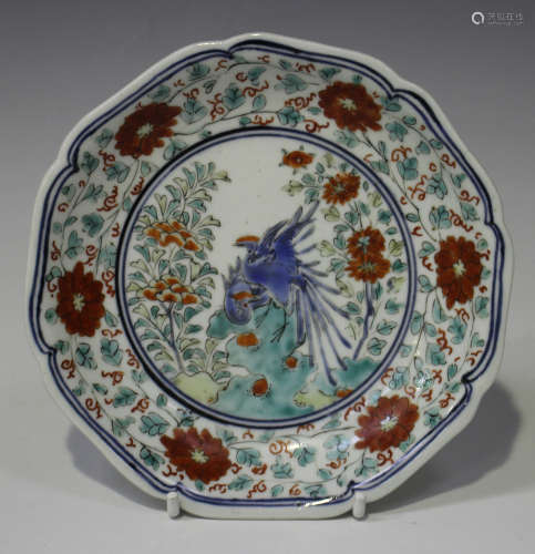 A Japanese Kakiemon porcelain dish, Edo period, mid to late 17th century, of octolobed outline,