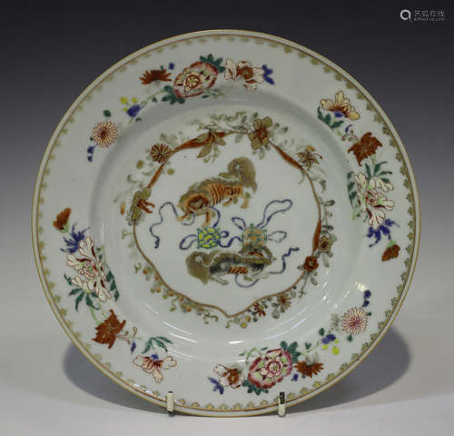 A Chinese famille rose export porcelain plate, Qianlong period, painted with a pair of Buddhistic