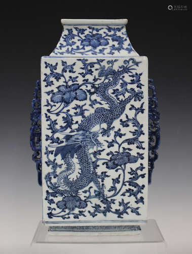 A Chinese blue and white porcelain vase, Qing dynasty, the rectangular body painted with opposing