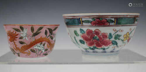 A Chinese pink enamelled ground porcelain teabowl, Guangxu period, the exterior painted with an iron