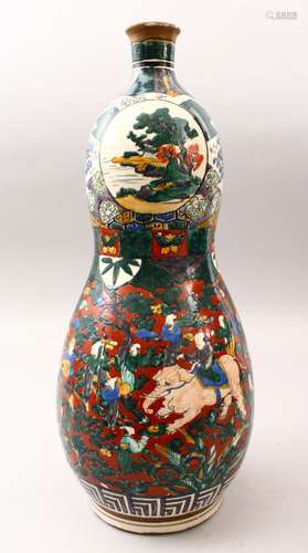 A GOOD JAPANESE LATE MEIJI PERIOD KUTANI DOUBLE GOURD SHAPED IMMORTAL PORCELAIN VASE, the body