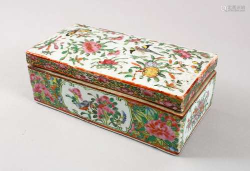 A GOOD 19TH CENTURY CHINESE CANTON FAMILLE ROSE PORCELAIN BOX & COVER, the body decorated with panel