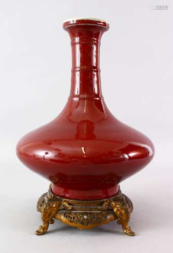 A GOOD 18TH / 19TH CENTURY CHINESE SANG DE BOEUF PORCELAIN VASE, the vase with a slender ribbed neck