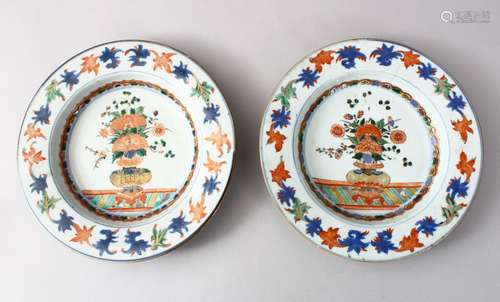 A PAIR OF 18TH CENTURY CHINESE KANGXI FAMILLE VERTE PORCELAIN DISHES, The dishes with a central