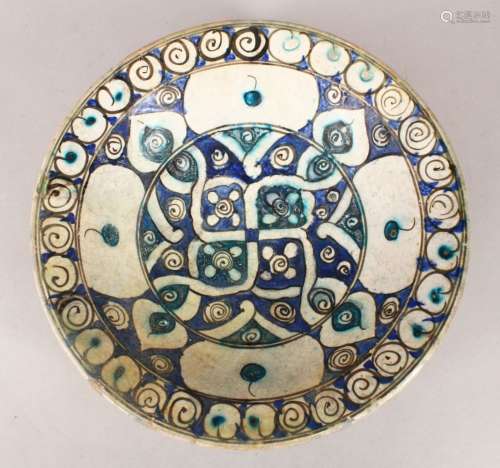A 12TH/13TH CENTURY ISLAMIC BLUE AND WHITE POTTERY BOWL with stylised flowerhead motifs in a
