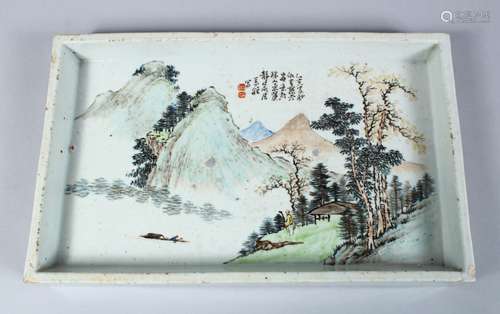 A GOOD CHINESE 19TH CENTURY FAMILLE ROSE PORCELAIN TEA TRAY, the tray decorated with a native