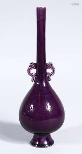 A GOOD CHINESE KANGXI PERIOD AUBERGINE GROUND PORCELAIN VASE, the vase with twin chilong handles,