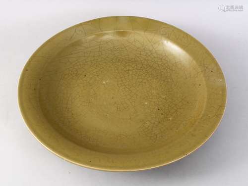 A GOOD CHINESE 16TH / 17TH CENTURY LONGQUAN CELADON DISH, with a crackle effect, 39cm diameter.