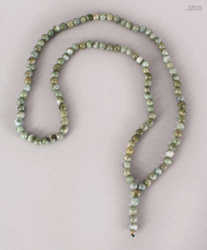 A GOOD CHINESE CARVED JADE / HARD STONE BEAD NECKLACE, Approx 100cm.