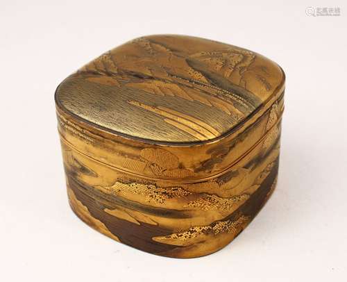 A GOOD JAPANESE MEIJI PERIOD GOLD LACQUER LIDDED BOX, the box finely decorated with lacquer to