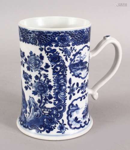 A GOOD 18TH / 19TH CENTURY CHINESE BLUE & WHITE PORCELAIN MUG / TANKARD, the body decorated with