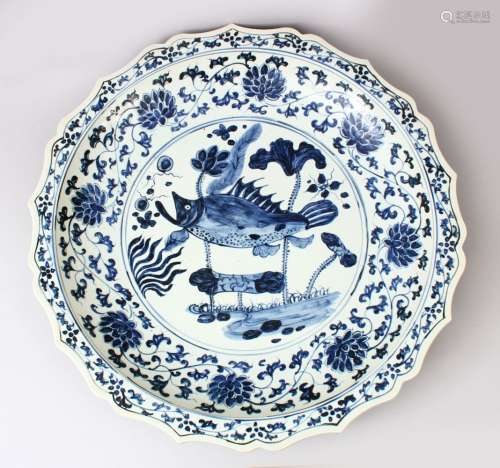 A LARGE & HEAVY LATE 19TH CENTURY CHINESE MING STYLE PORCELAIN FISH CHARGER, decorated with scenes