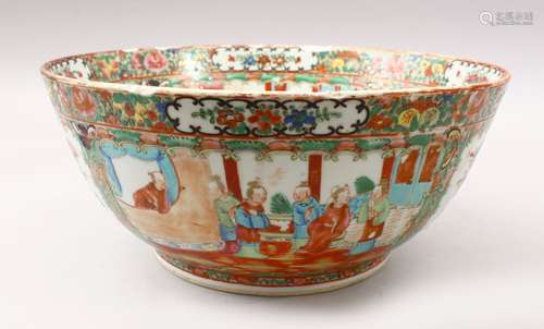 A 19TH CENTURY CHINESE CANTON FAMILLE ROSE PORCELAIN BASIN / BOWL, with panel decoration depicting