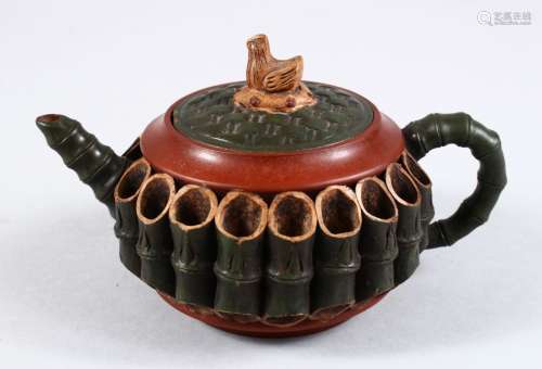 A GOOD 19TH / 20TH CENTURY CHINESE YIXING CLAY TEAPOT, the body with moulded bamboo form, with a