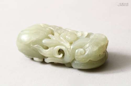 A GOOD QUALITY CHINESE CARVED JADE / HARD STONE FIGURE OF A MONKEY AND BATS AMONGST FRUITS AND