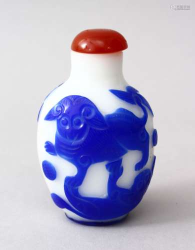 A GOOD 19TH / 20TH CENTURY CHINESE BLUE OVERLAY GLASS SNUFF BOTTLE, the blue overlay upon white