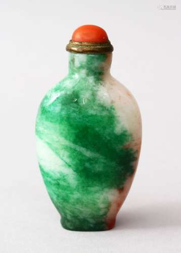 A GOOD 19TH / 20TH CENTURY CHINESE CARVED JADE HARD STONE SNUFF BOTTLE, the bottle vith a