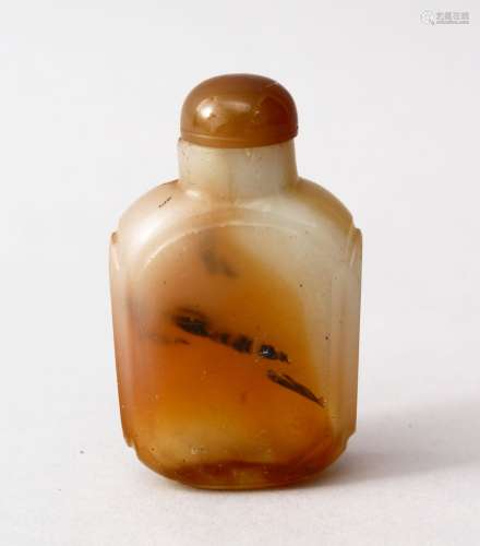 A GOOD 19TH / 20TH CENTURY CHINESE CARVED AGATE SNUFF BOTTLE, 6.5cm.