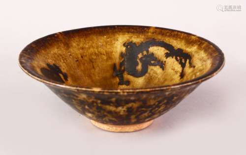 A GOOD 19TH / 20TH CENTURY CHINESE JIZHOU BROWN GLAZED POTTERY DRAGON DISH, the interior decorated
