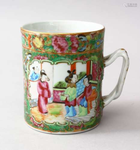 A GOOD 19TH CENTURY CHINESE CANTON FAMILLE ROSE PORCELAIN TANKARD, the body decorated with two