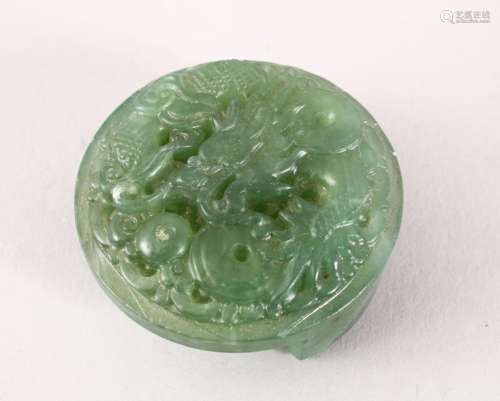 A 20TH CENTURY CHINESE JADEITE CARVED DRAGON BELT BUCKLE, carved to depict a dragon wiht a flaming