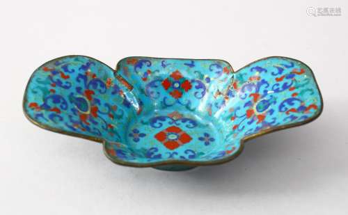 A GOOD 19TH CENTURY CHINESE CANTON ENAMEL SPOON TRAY, the body decorated with scenes of formal