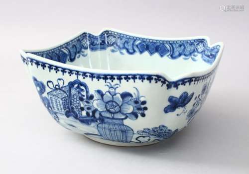 A GOOD 18TH CENTURY CHINESE BLUE & WHITE PORCELAIN LOBED BOWL, the exterior of the bowl decorated