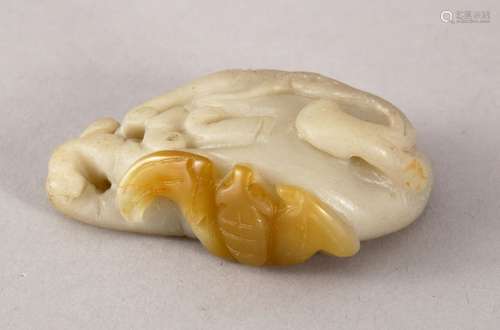 A 20TH CENTURY CHINESE CARVED SOAPSTONE FIGURE OF A BAT UPON JELLYFISH, 6cm