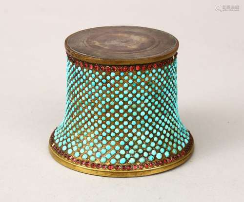 A VERY FINE 19TH CENTURY PERSIAN QAJAR HUQQA TOP INSET WITH TURQUOISE BEADS, GARNETS, with a solid