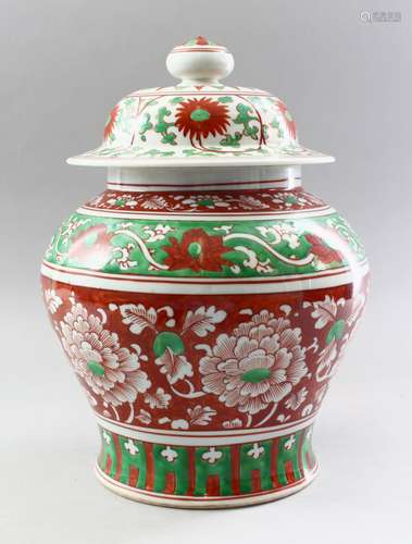 AN EARLY 20TH CENTURY CHINESE MING STYLE IRON RED & GREEN PORCELAIN JAR & COVER decorated ith formal