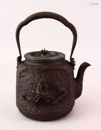 A GOOD JAPANESE EDO / MEIJI PERIOD IRON SAKE POT / TEA POT & COVER, the hammered effect ground