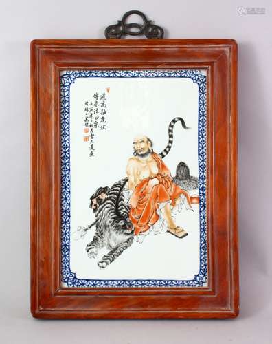 A GOOD CHINESE REPUBLIC STYLE FAMILLE ROSE PORCELAIN FRAMED PANEL OF ROHAN AND TIGER, the panel