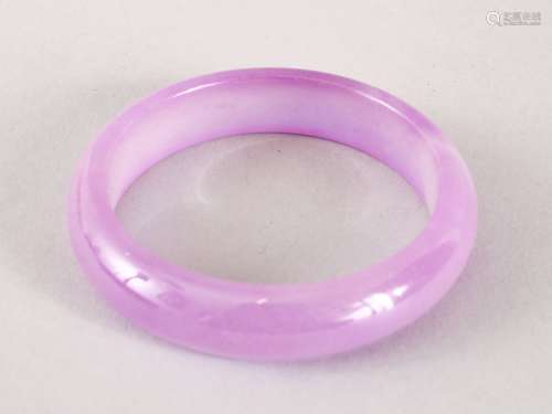 A 19TH / 20TH CENTURY CHINESE CARVED PURPLE AGATE BANGLE, 7.2cm & internal 5.3cm.