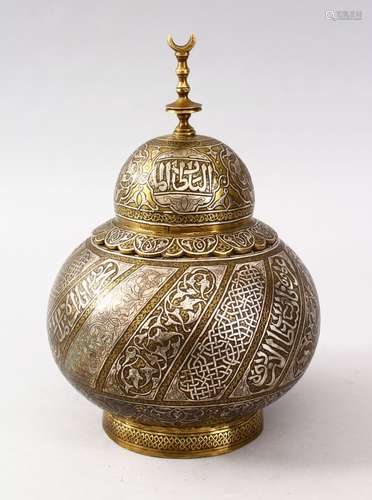 A FINE 19TH CENTURY DAMASCUS MAMLUK REVIVAL CAIROARE MOSQUE SHAPED BOX, the body with silver inlay