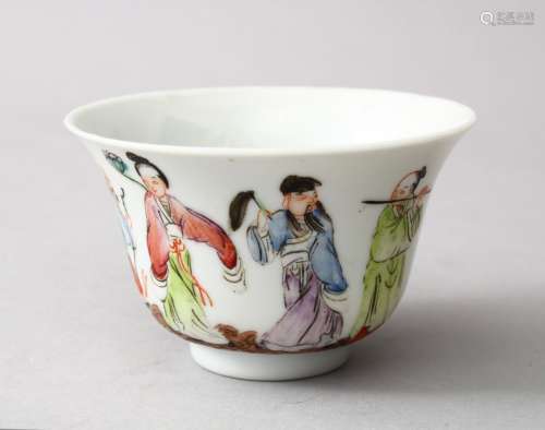 A GOOD 19TH CENTURY CHINESE FAMILLE ROSE PORCELAIN BOWL, The body of the bowl decorated with