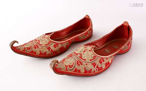 A PAIR OF 19TH CENTURY OTTOMAN SILVER THREAD EMBROIDERED LEATHER SHOES, the leather bound shoes with