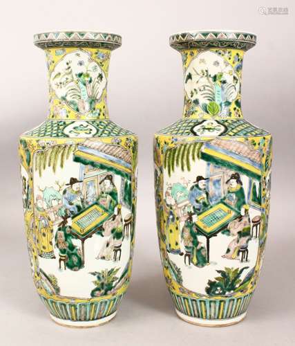 A PAIR OF 19TH CENTURY CHINESE ROULEAU FAMILLE VERTE PORCELAIN VASES, the body of the vases with