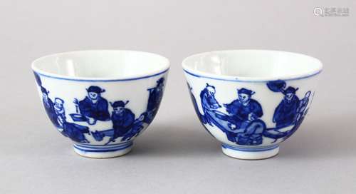 A GOOD PAIR OF LATE 19TH / EARLY 20TH CENTURY CHINESE BLUE & WHITE PORCELAIN WINE C UPS, both