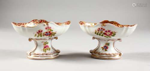 A PAIR OF AUGUSTUS REX NAVETTE SHAPED PEDESTAL SALTS, each richly decorated with figures in a
