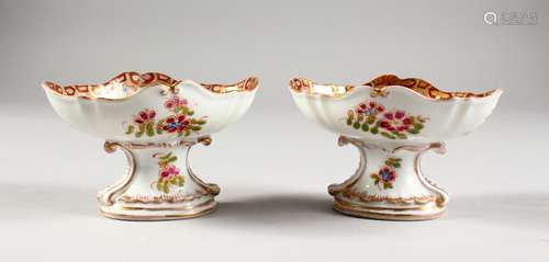 A PAIR OF AUGUSTUS REX NAVETTE SHAPED PEDESTAL SALTS, each richly decorated with figures in a